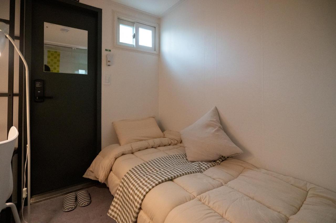 Arte Premium Oneroomtel Myeongdong Seoul